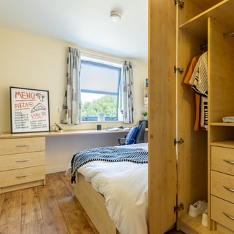 Silver En Suite - Image 5